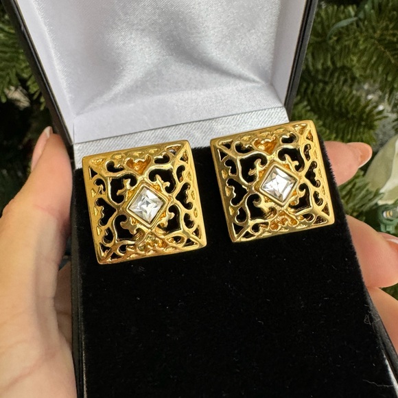 Authentic 18K gold plated Yves Saint Laurent vintage clip on earrings - Picture 12 of 13